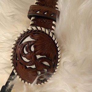 Nocona Genuine Leather Belt size Med brown&white
